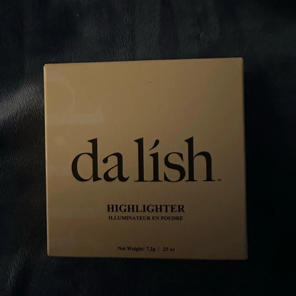 Cream Compact - Picture 3 of 4